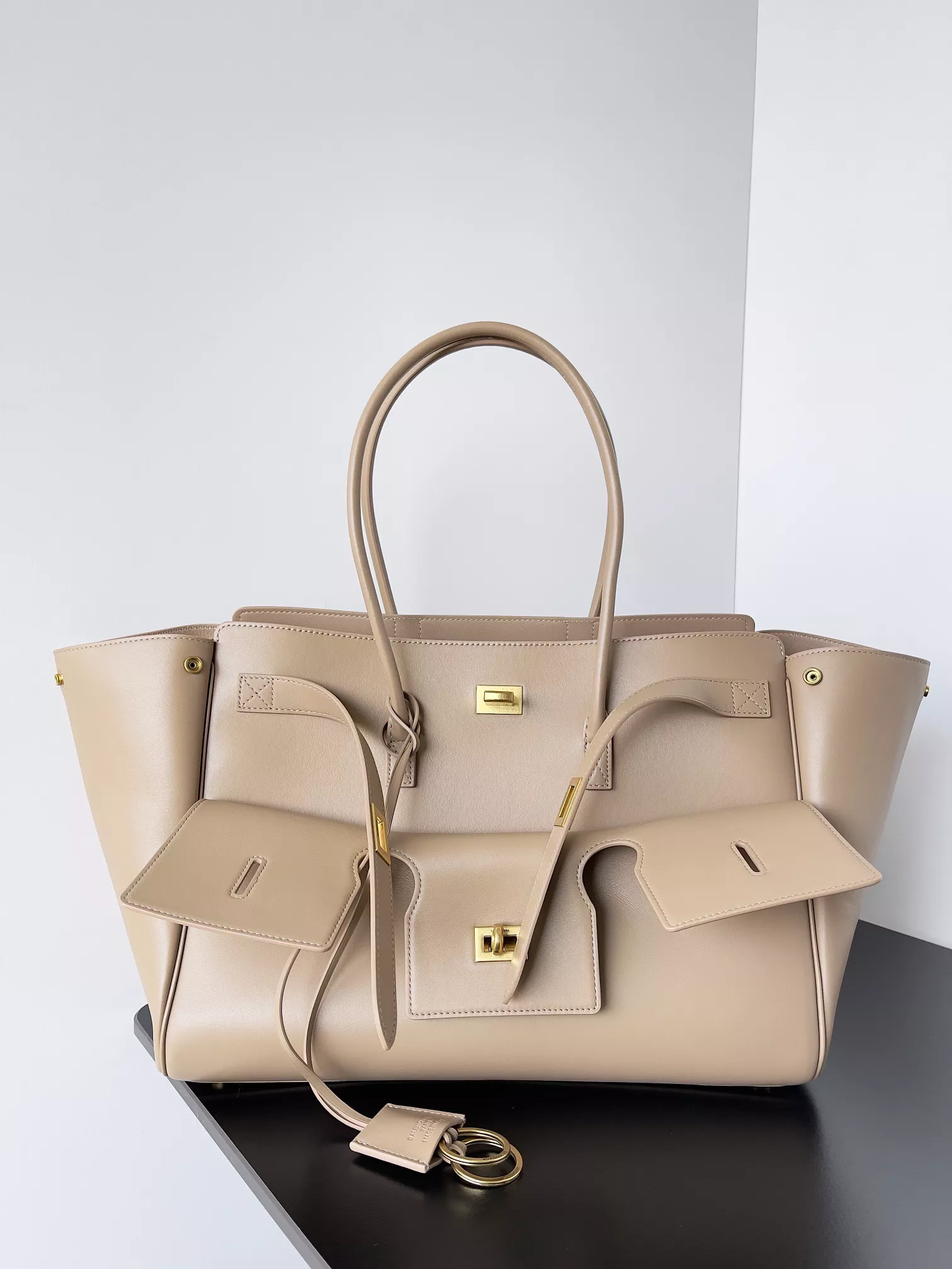 Balenciaga Bel Air Medium-01