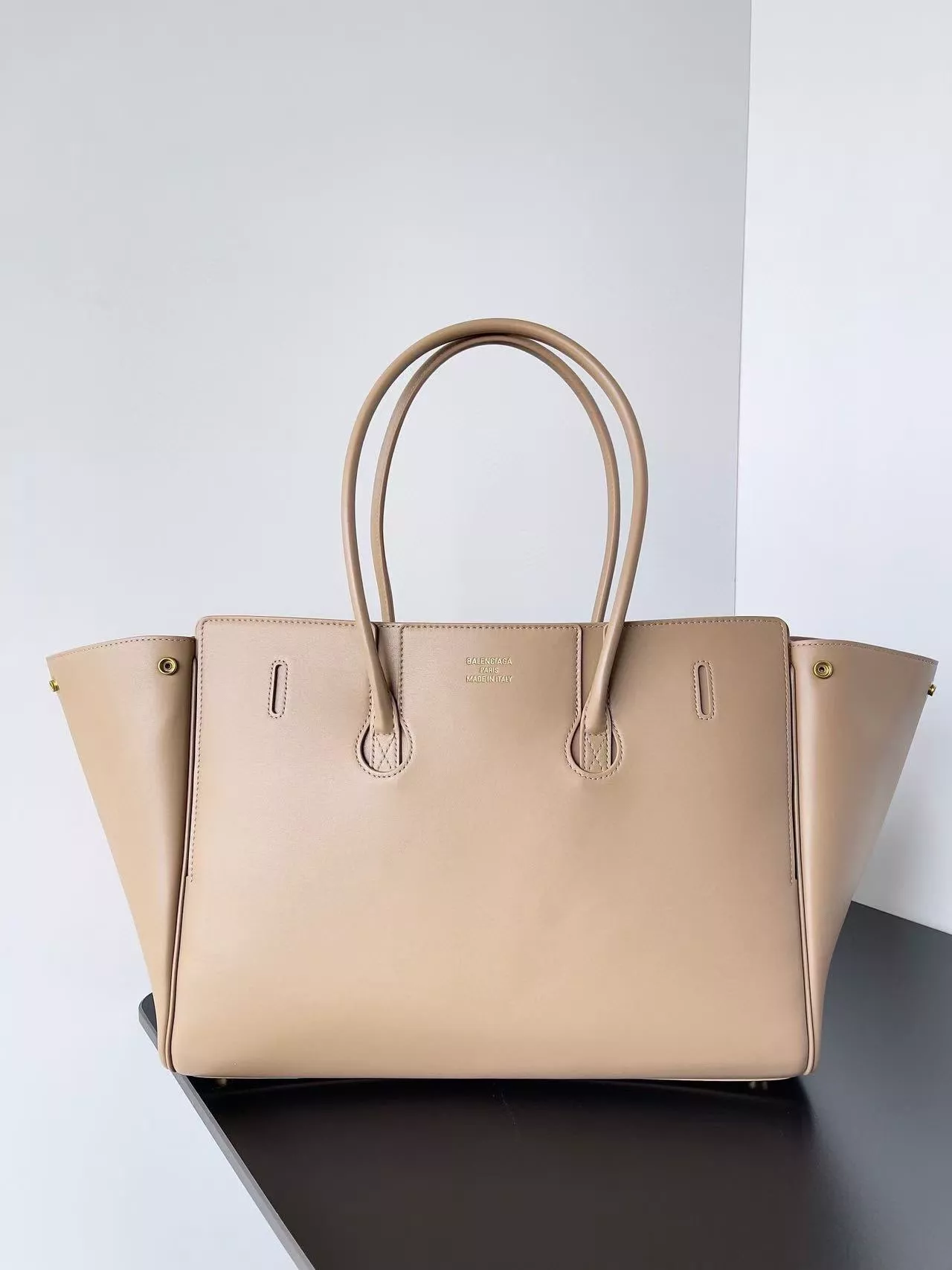 Balenciaga Bel Air Medium-02