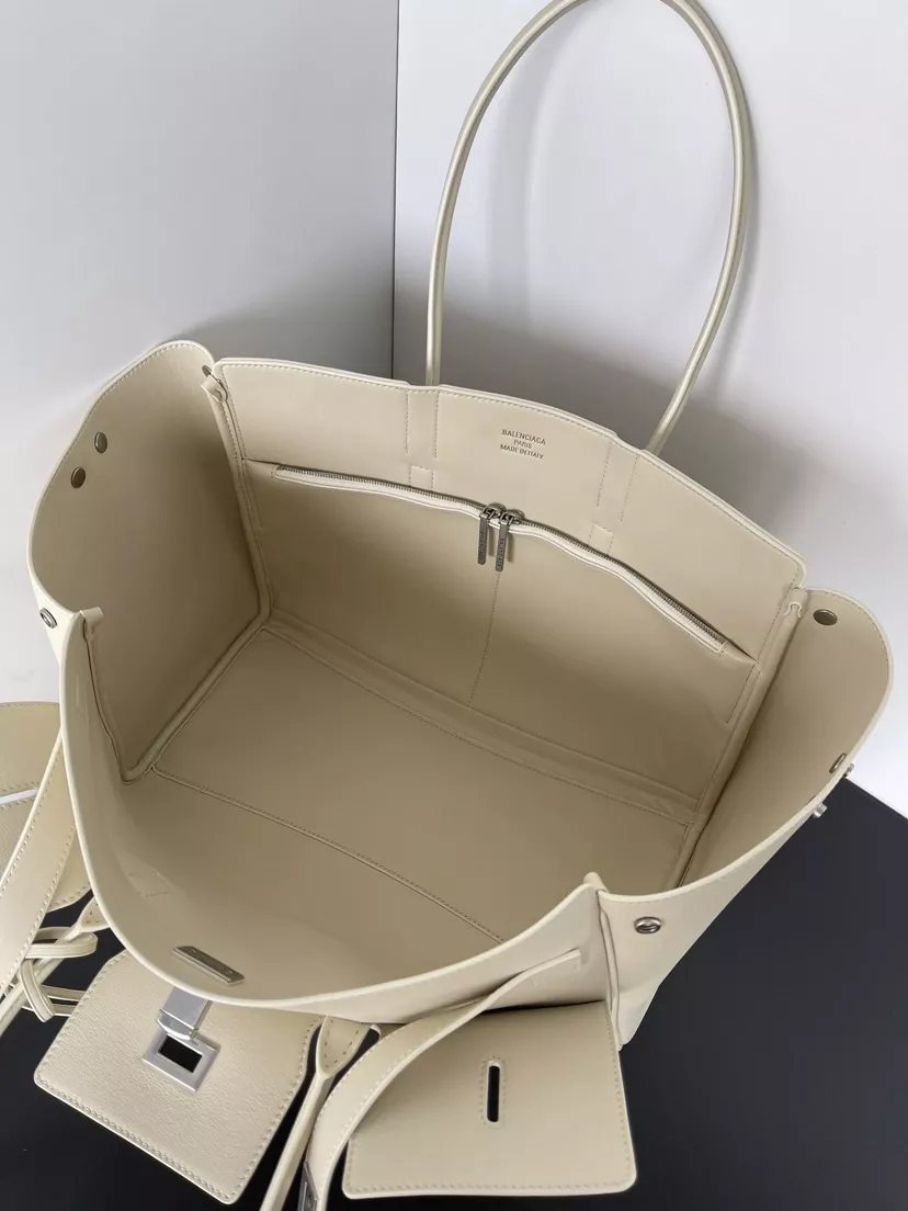 Balenciaga Bel Air Medium-03