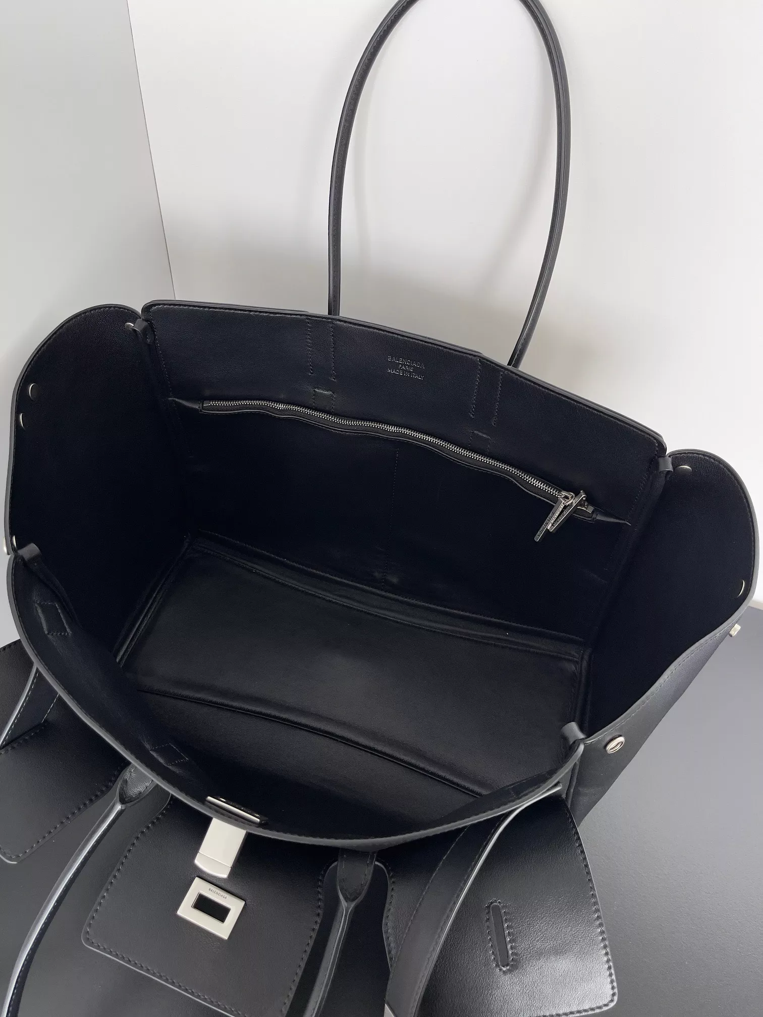 Balenciaga Bel Air Medium-03