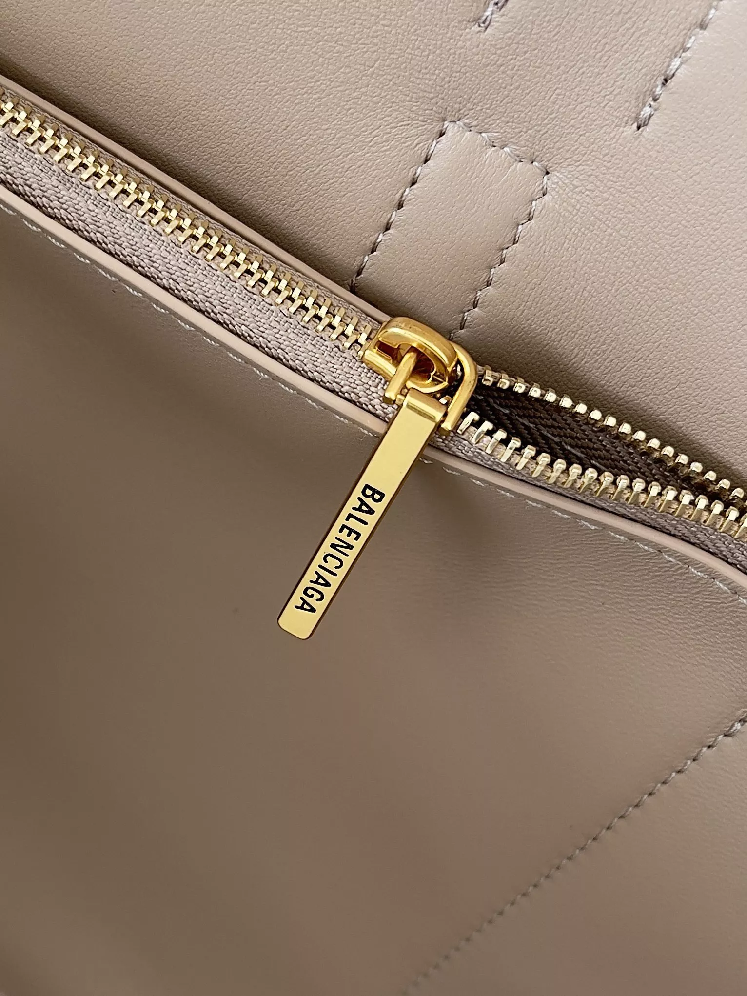 Balenciaga Bel Air Medium-04