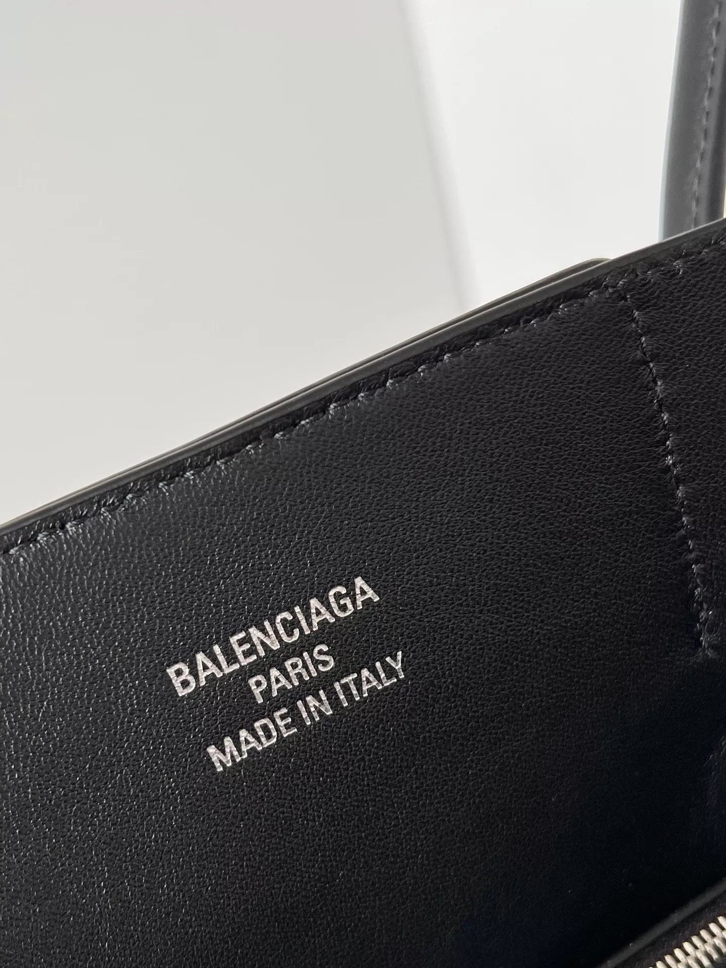 Balenciaga Bel Air Medium-04