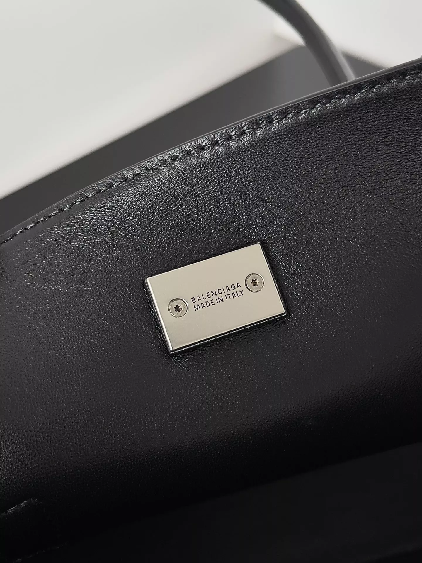 Balenciaga Bel Air Medium-05