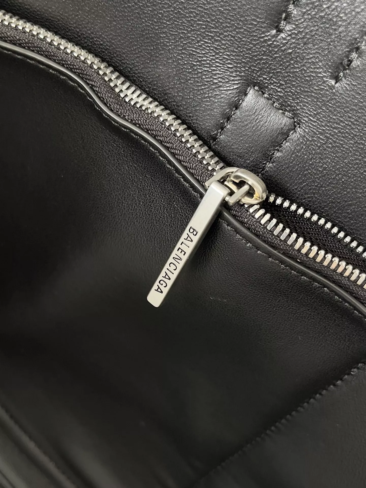 Balenciaga Bel Air Medium-07