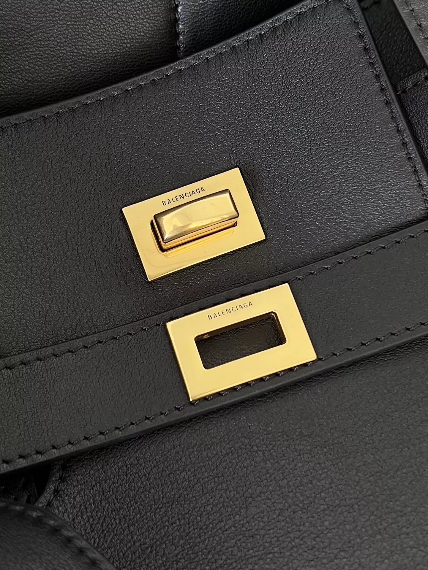 Balenciaga Bel Air Medium-08