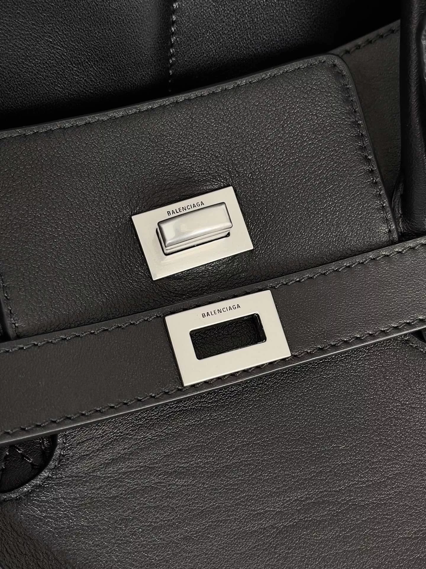 Balenciaga Bel Air Medium-08