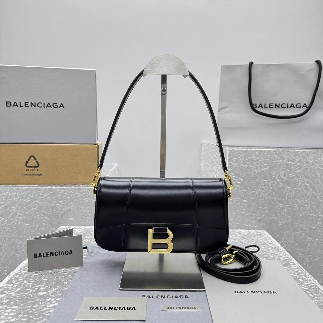 Balenciaga Hourglass-01