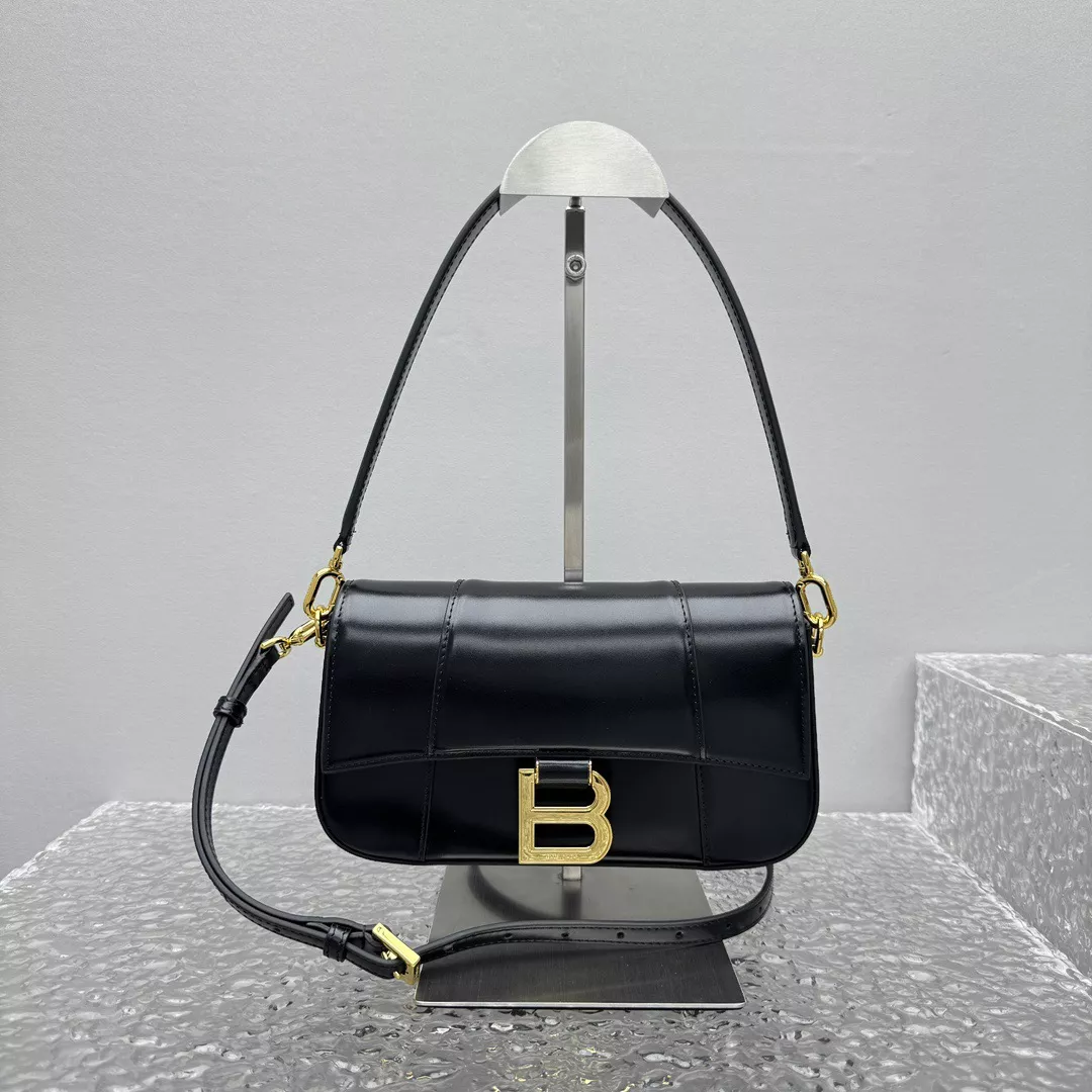 Balenciaga Hourglass-02