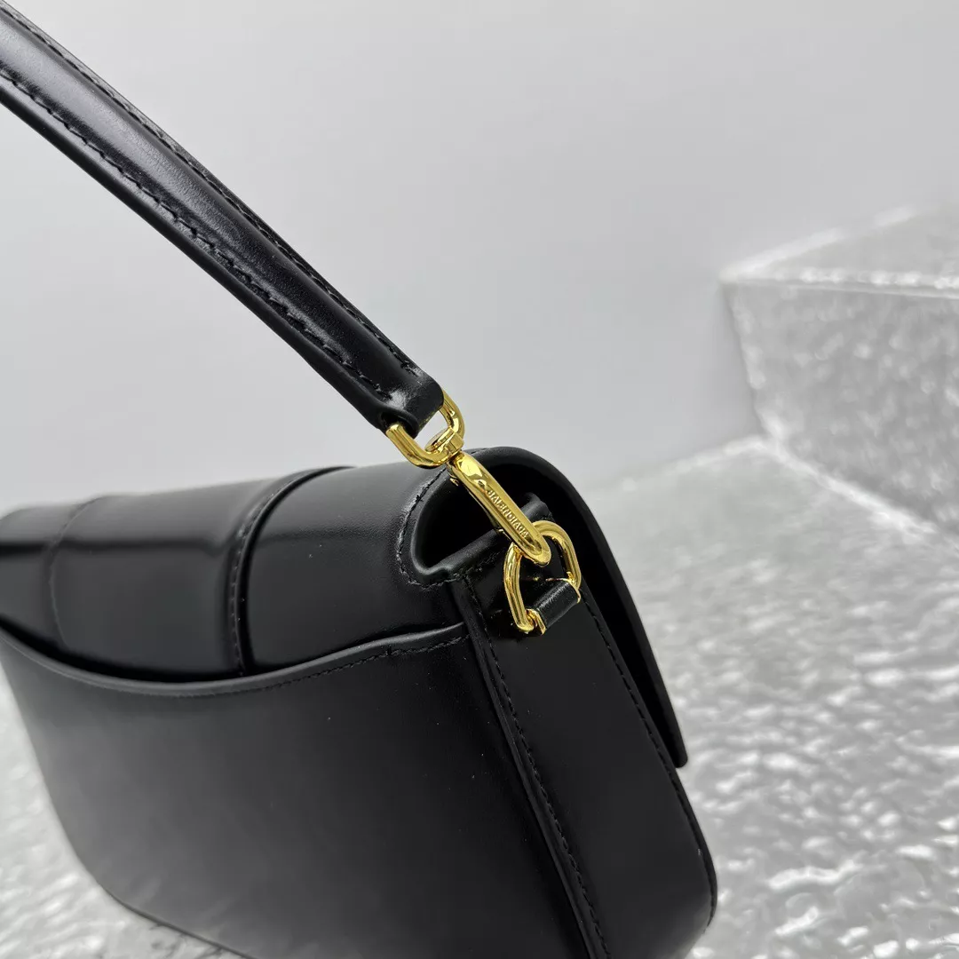 Balenciaga Hourglass-06