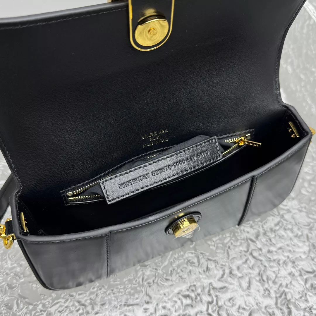 Balenciaga Hourglass-07