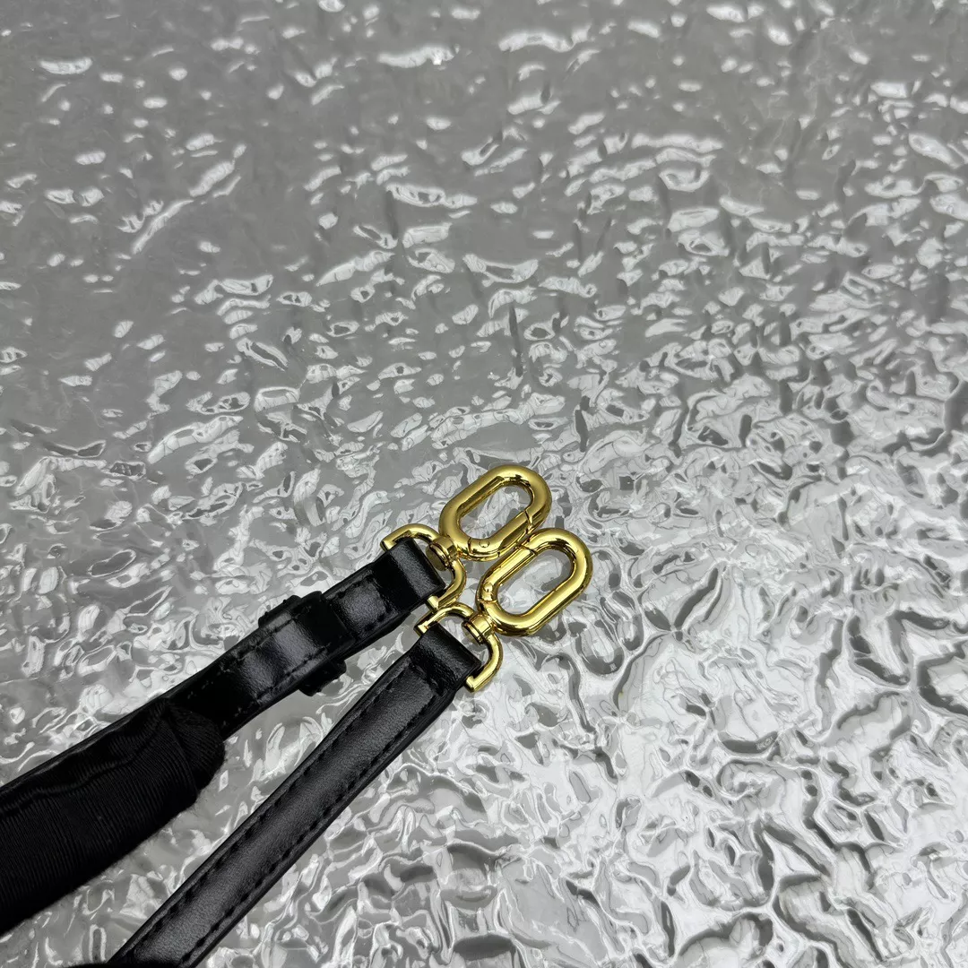 Balenciaga Hourglass-08