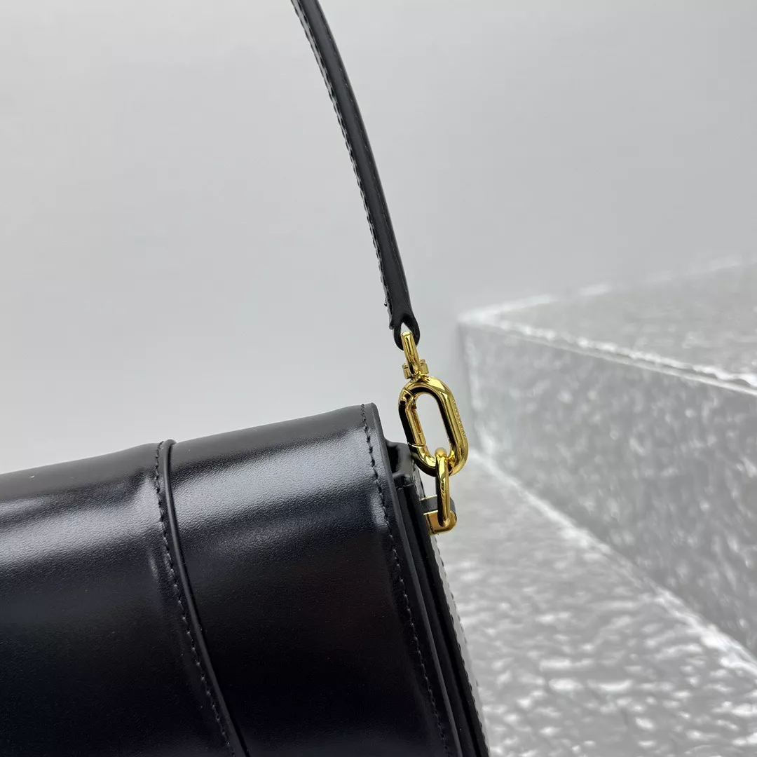 Balenciaga Hourglass-11