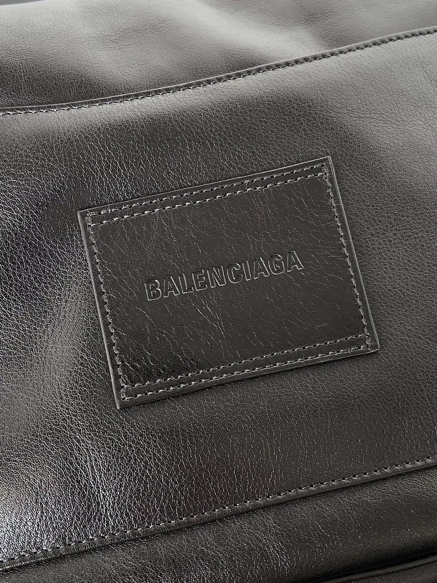 Balenciaga Modu-04