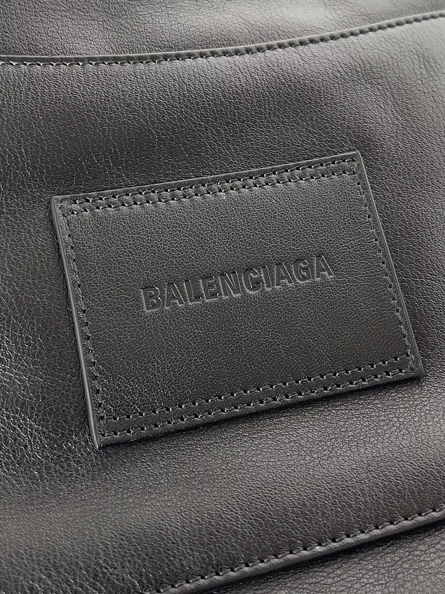 Balenciaga Modu-04