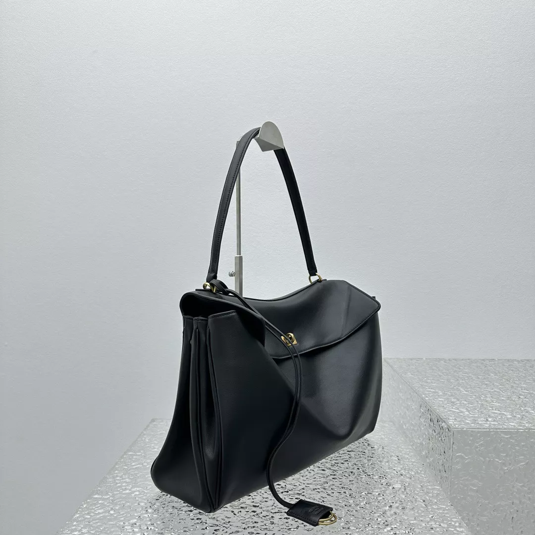 Balenciaga Rodeo Large-03