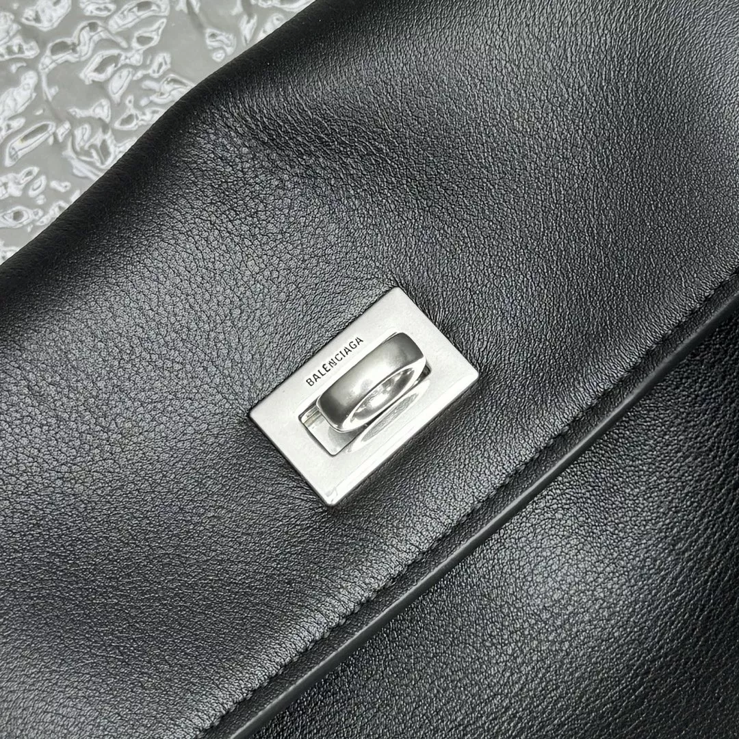 Balenciaga Rodeo Large-04