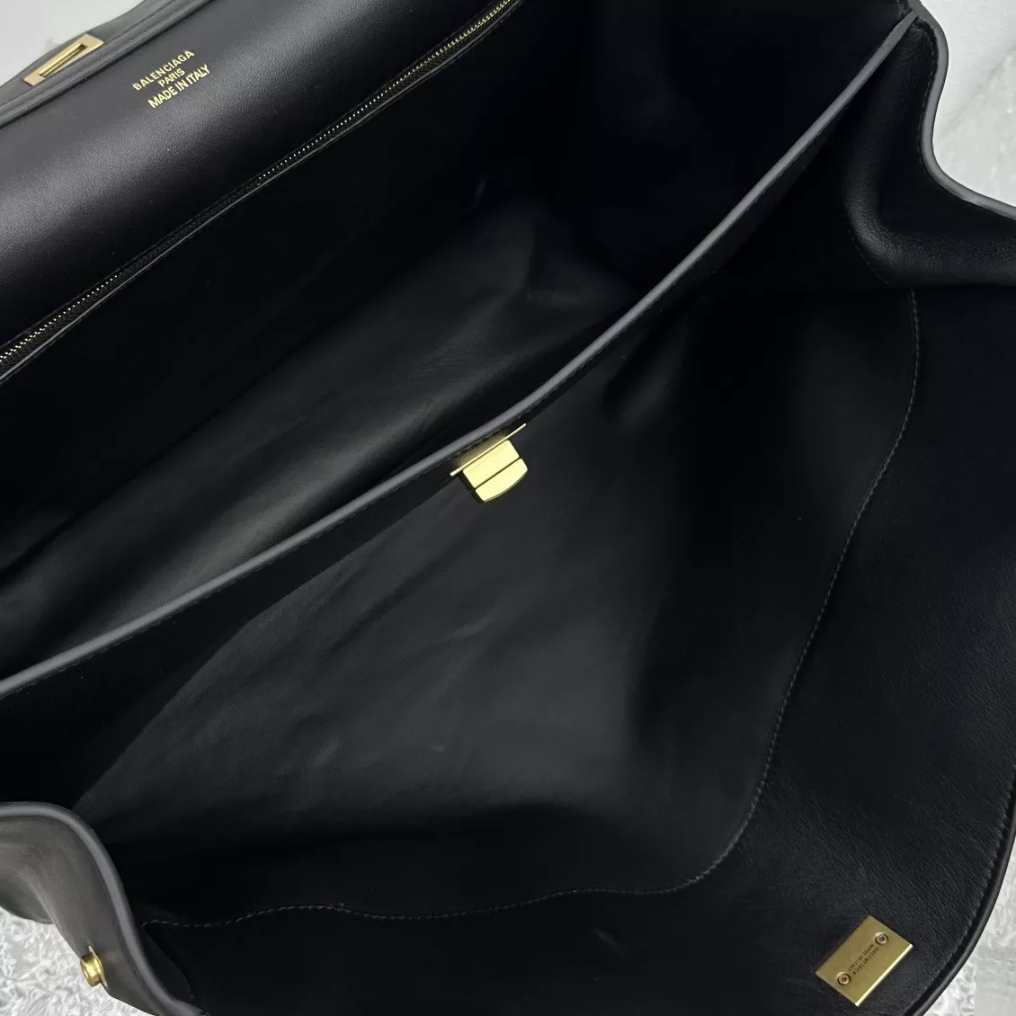 Balenciaga Rodeo Large-06