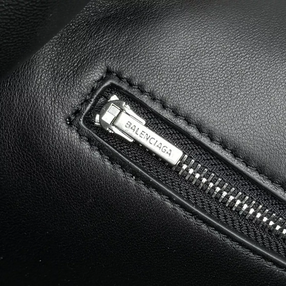 Balenciaga Rodeo Large-07