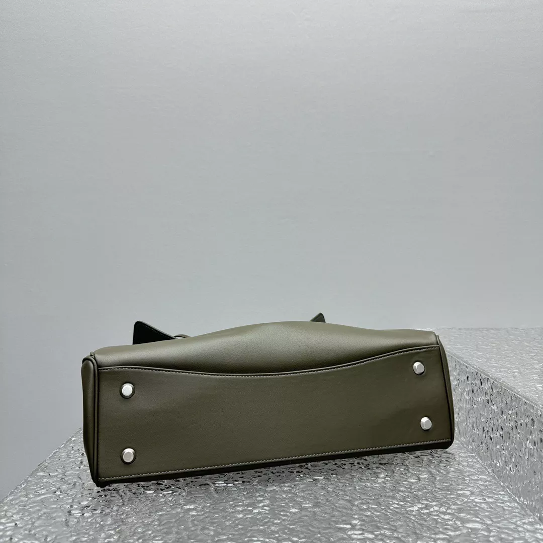 Balenciaga Rodeo Large-08