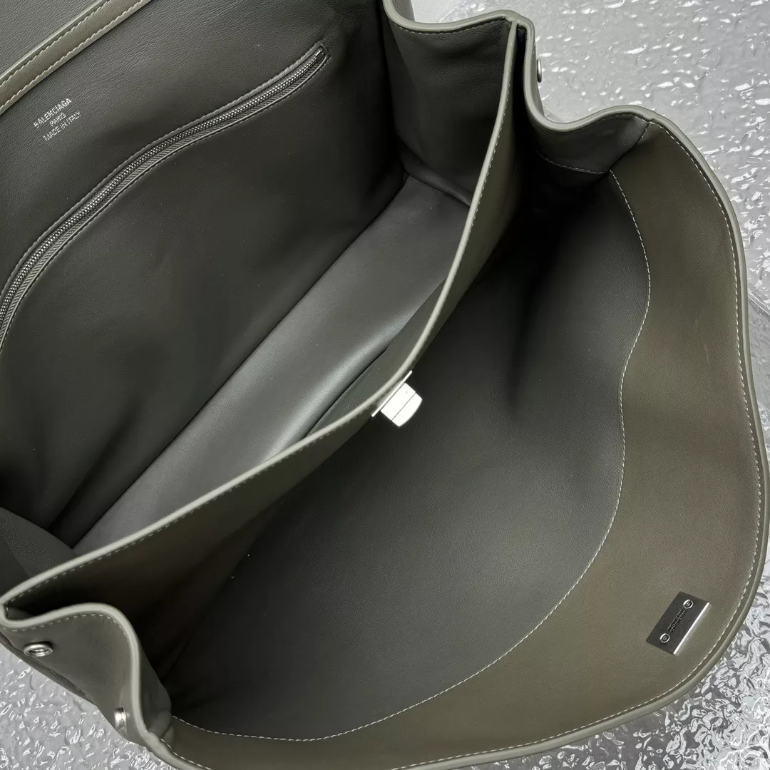 Balenciaga Rodeo Large-09