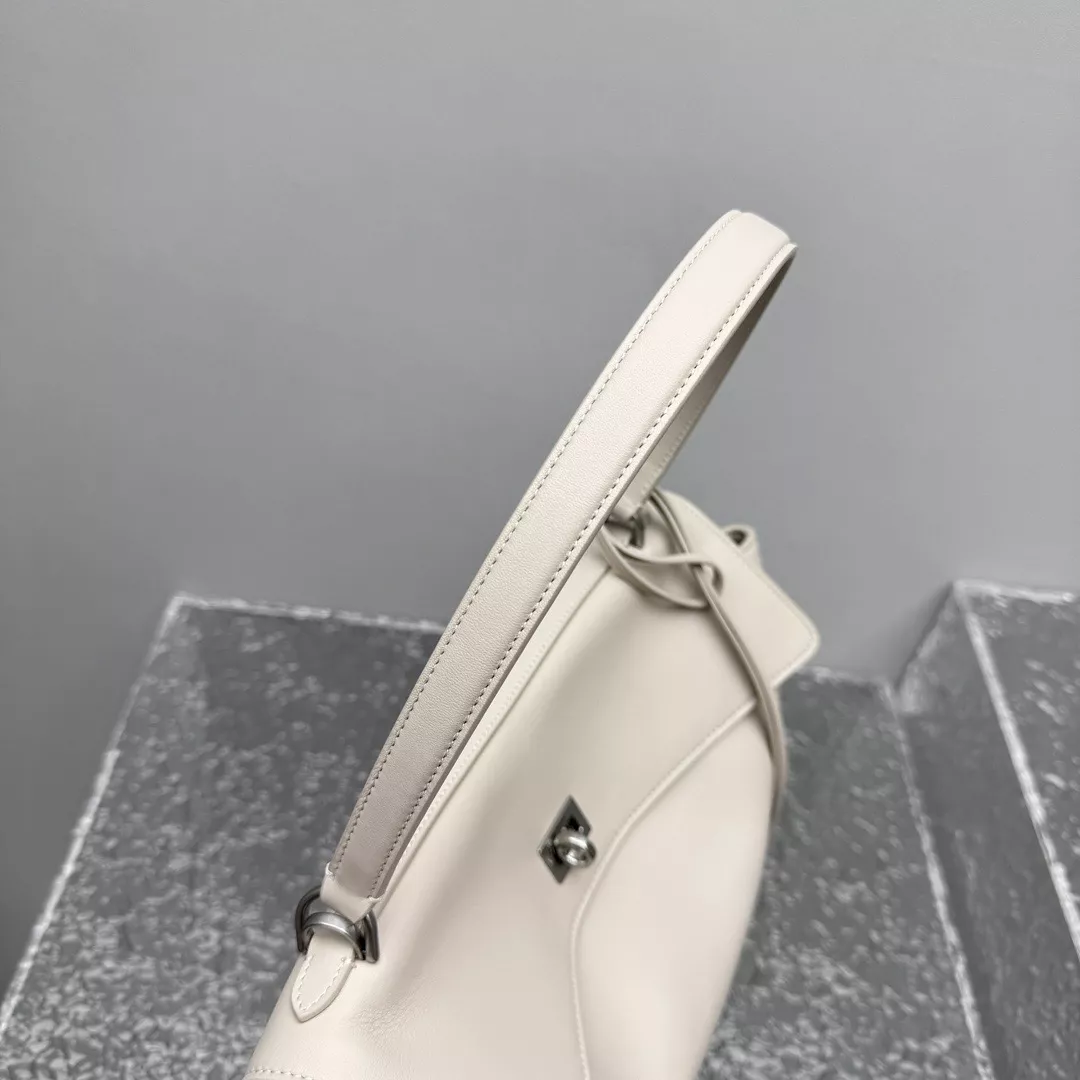 Balenciaga Rodeo Medium-06