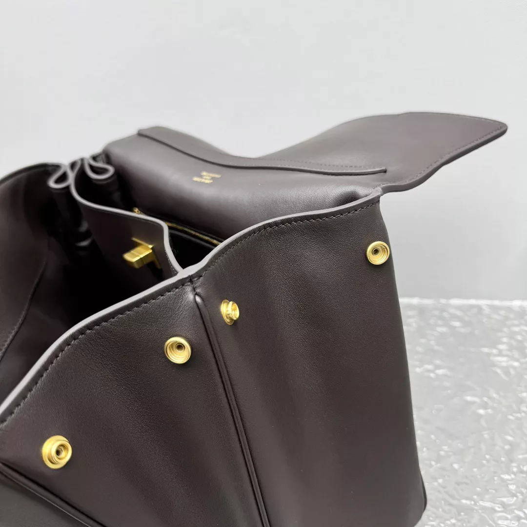 Balenciaga Rodeo Medium-07