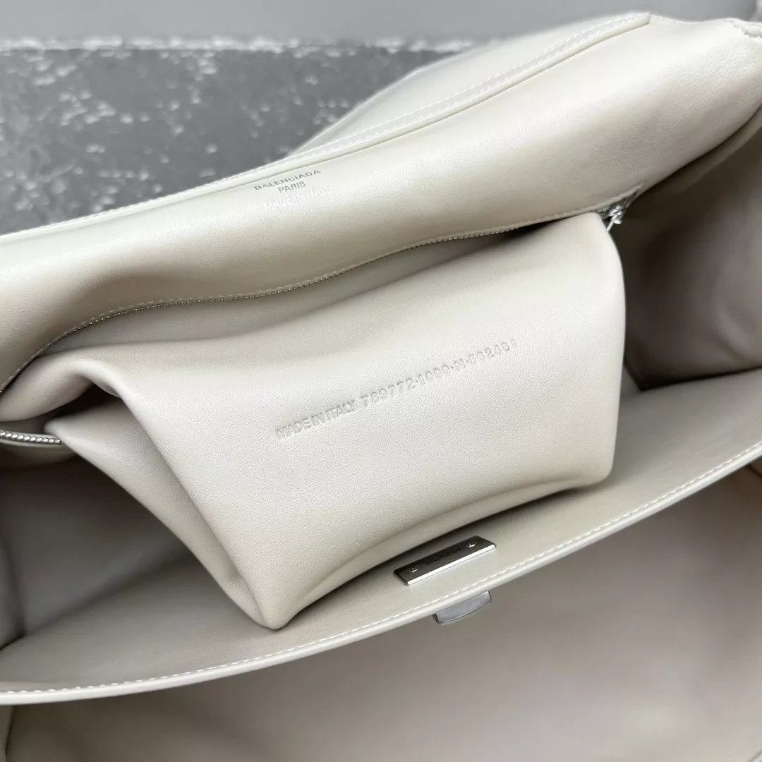 Balenciaga Rodeo Medium-08