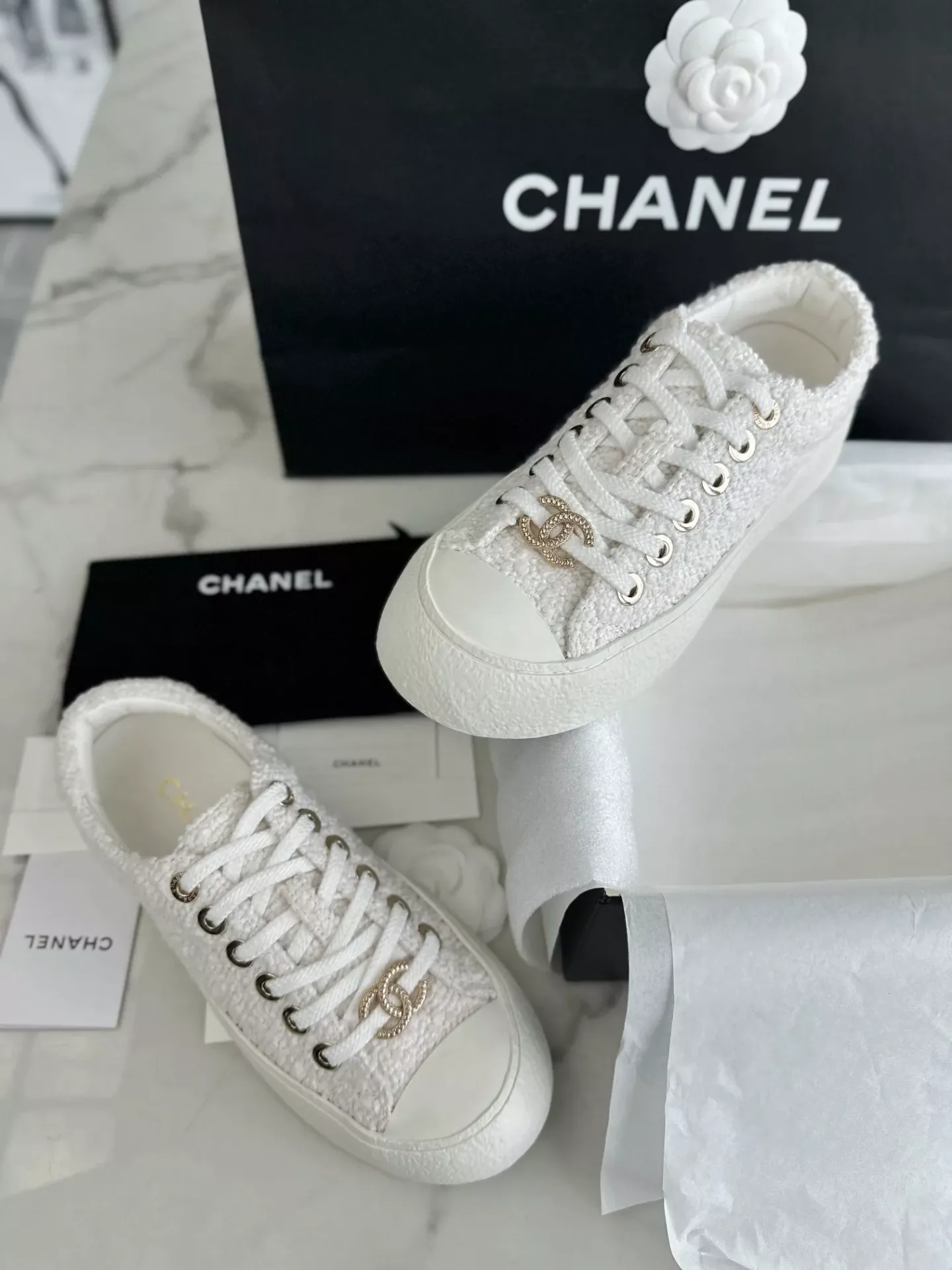 Chanel-24P-2