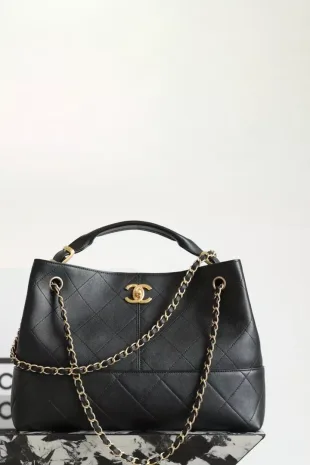 Chanel 25 Shopping bag