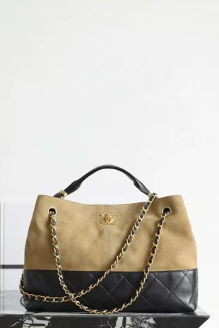 Chanel 25 Shopping bag