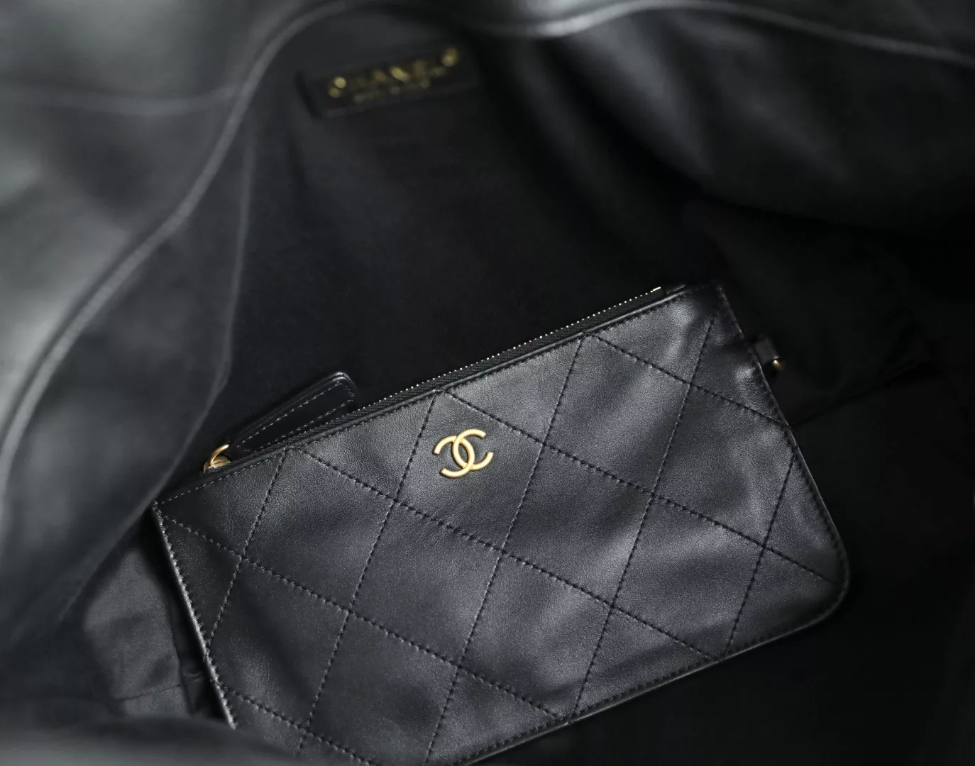 Chanel 25S Maxi Tote Bag-07