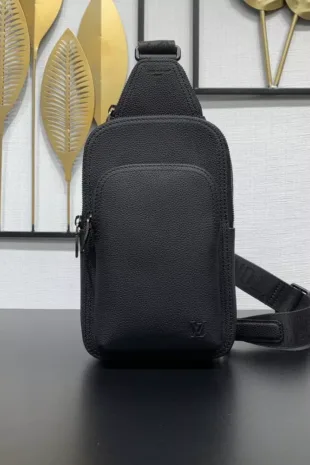 Louis Vuitton Avenue Slingbag
