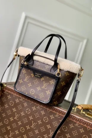 Louis Vuitton Neverfull Bandoulière Inside Out BB