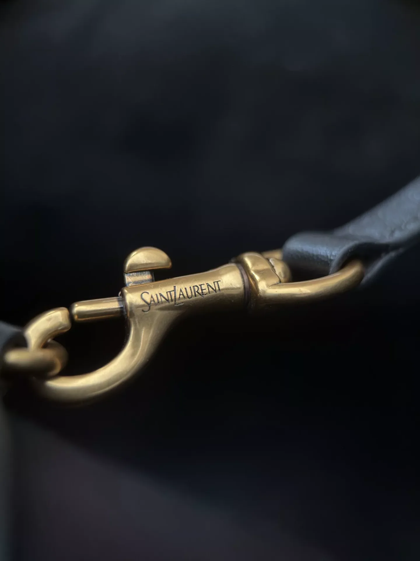 Yves-Saint-Laurent-Tote-06-1.webp